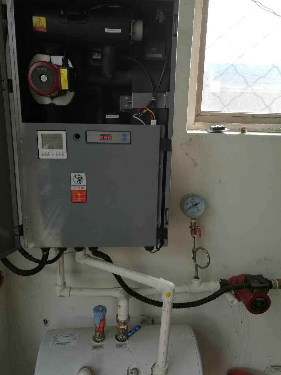 Vorsichtsmaßnahmen für den Einbau einer Wasserpumpe in ein Wärmepumpensystem
    